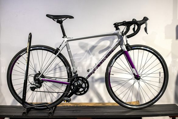 Велосипед Polygon Strattos S2 700CX52 L silver purple, L, ALX PERFORMANCE ROAD, 130MM O.L.D., INTERNAL ROUTE, CARRIER READY, CARBON BLADE CROWN W/ ALLOY STEERER, 2-PIECES-CRANK 50X34T, SHIMANO CS-HG31, 8-SPEED 11-30T, SHIMANO CLARIS RD-R2000-SS, TEKTRO R-312, DOUBLE WALL ALLOY RIMS WITH ALLOY HUB, PERFORMANCE TIRES, 700X28C, ENTITY SPORT, ALLOY, 27.2X350MM, ENTITY SPORT, ALLOY, 420MM, ENTITY OE, ALLOY, 90MM, SHIMANO CLARIS ST-R2000, обідні, алюміній, 170-180 см, 28"/700C, Шосейні